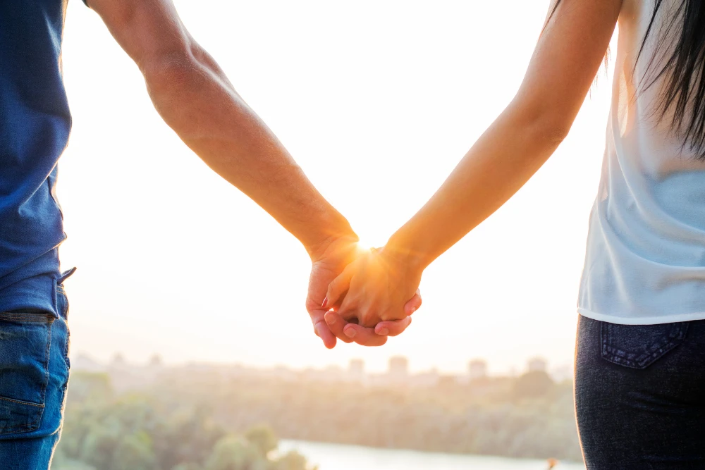 Para trzymająca się za&nbsp;ręce – rozpoznawanie płodności i&nbsp;naturalne planowanie rodziny Rybnik